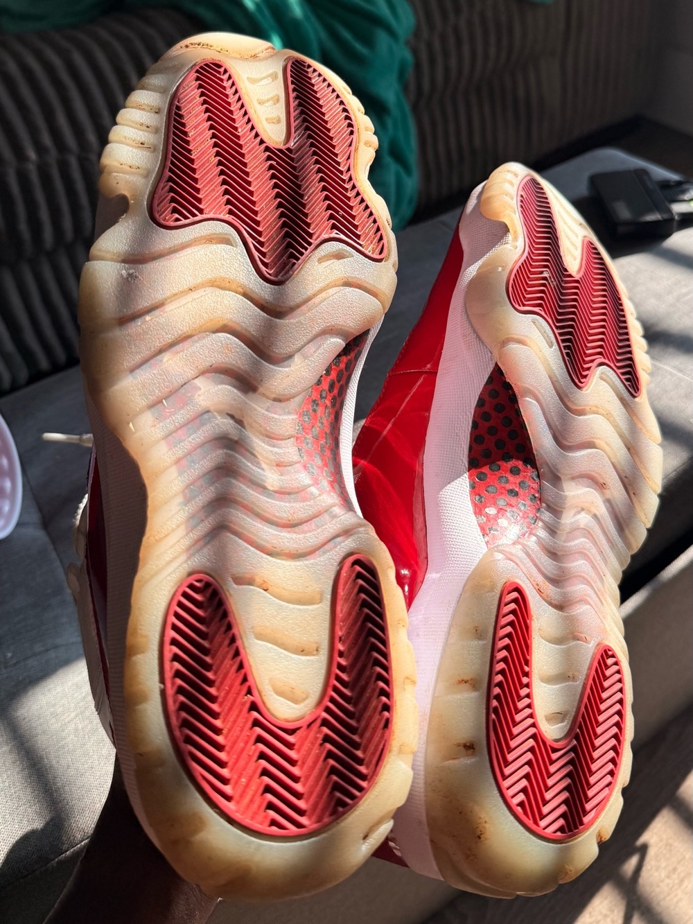Jordan Air 11 Cherry - Picture 3 of 9